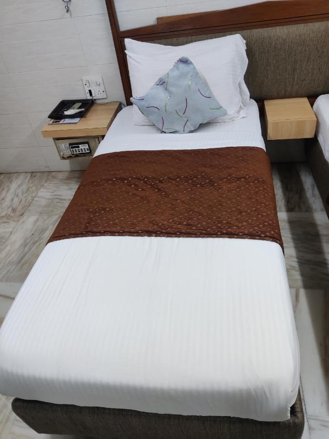 Capital Hotel Мумбаї Екстер'єр фото