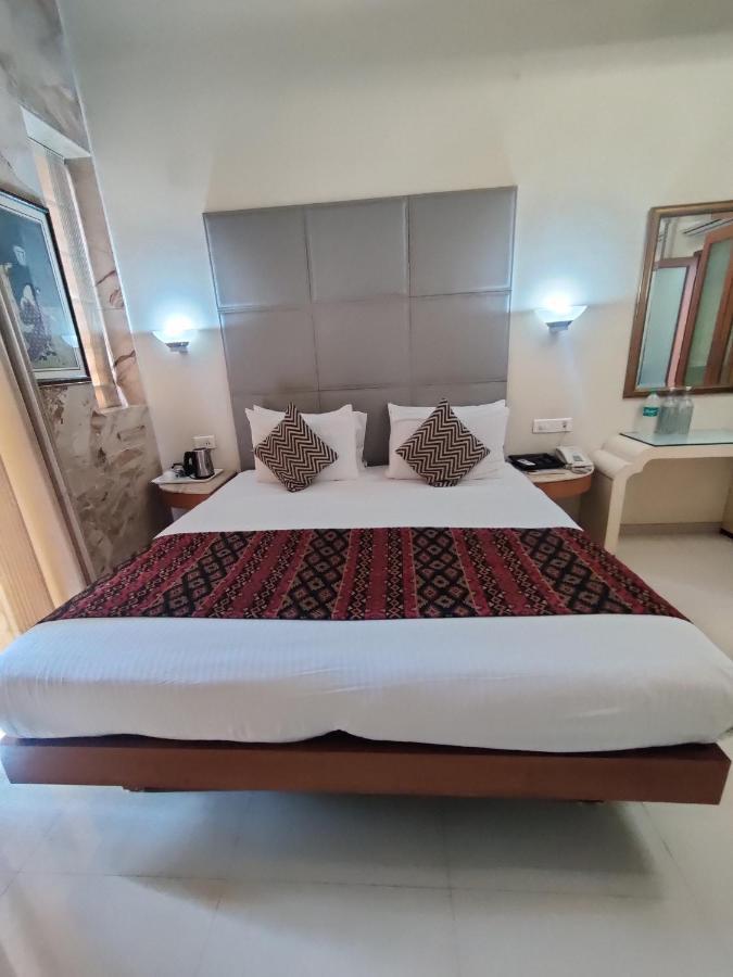 Capital Hotel Мумбаї Екстер'єр фото